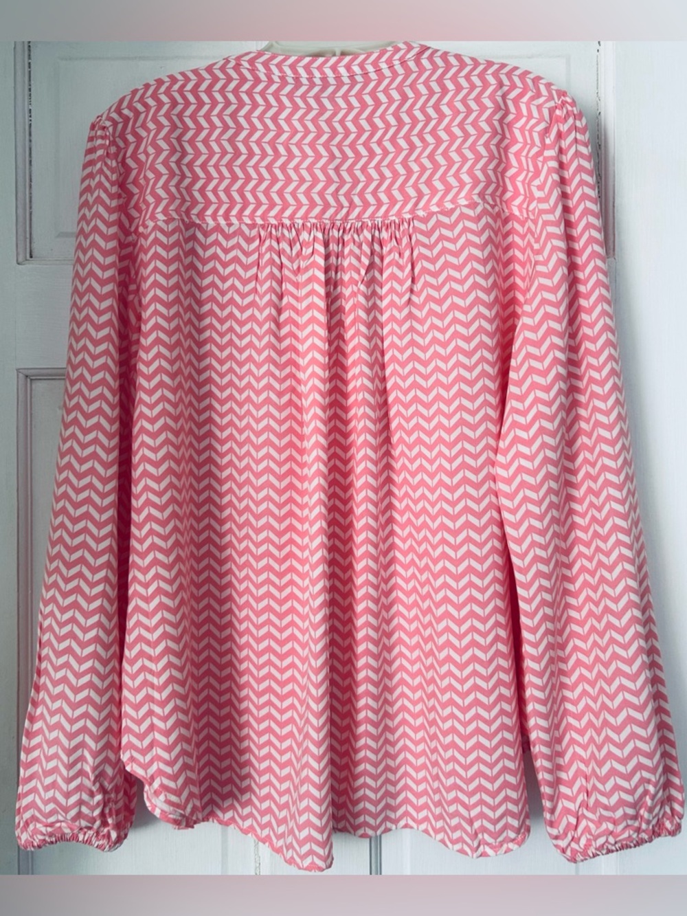 Tommy Hilfiger Pink & White Chevron Blouse V-Neck Smocked Shoulder XL - Picture 5 of 5